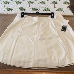 Kensie (Large) white imitation leather skirt NWT